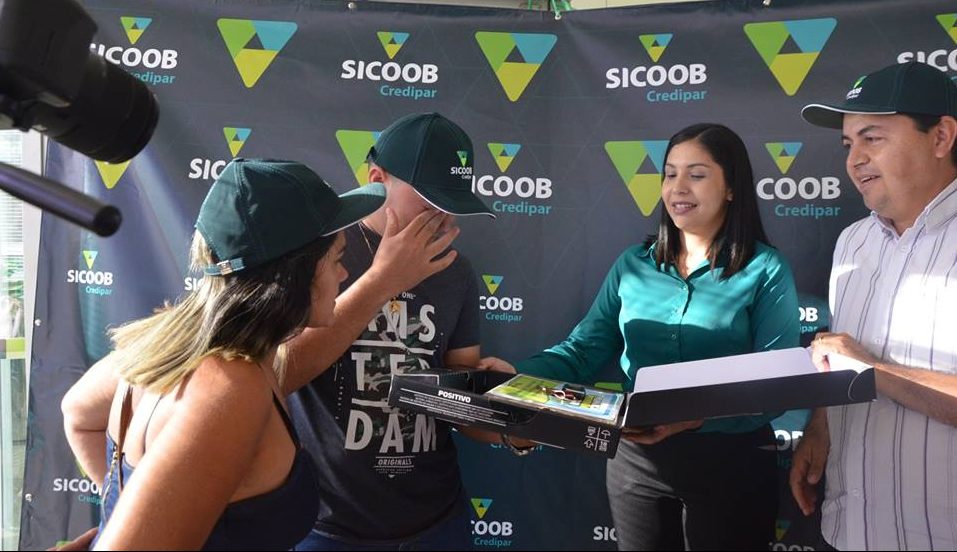 Sicoob Credipar faz entrega de prêmio em Paraíso do Tocantins