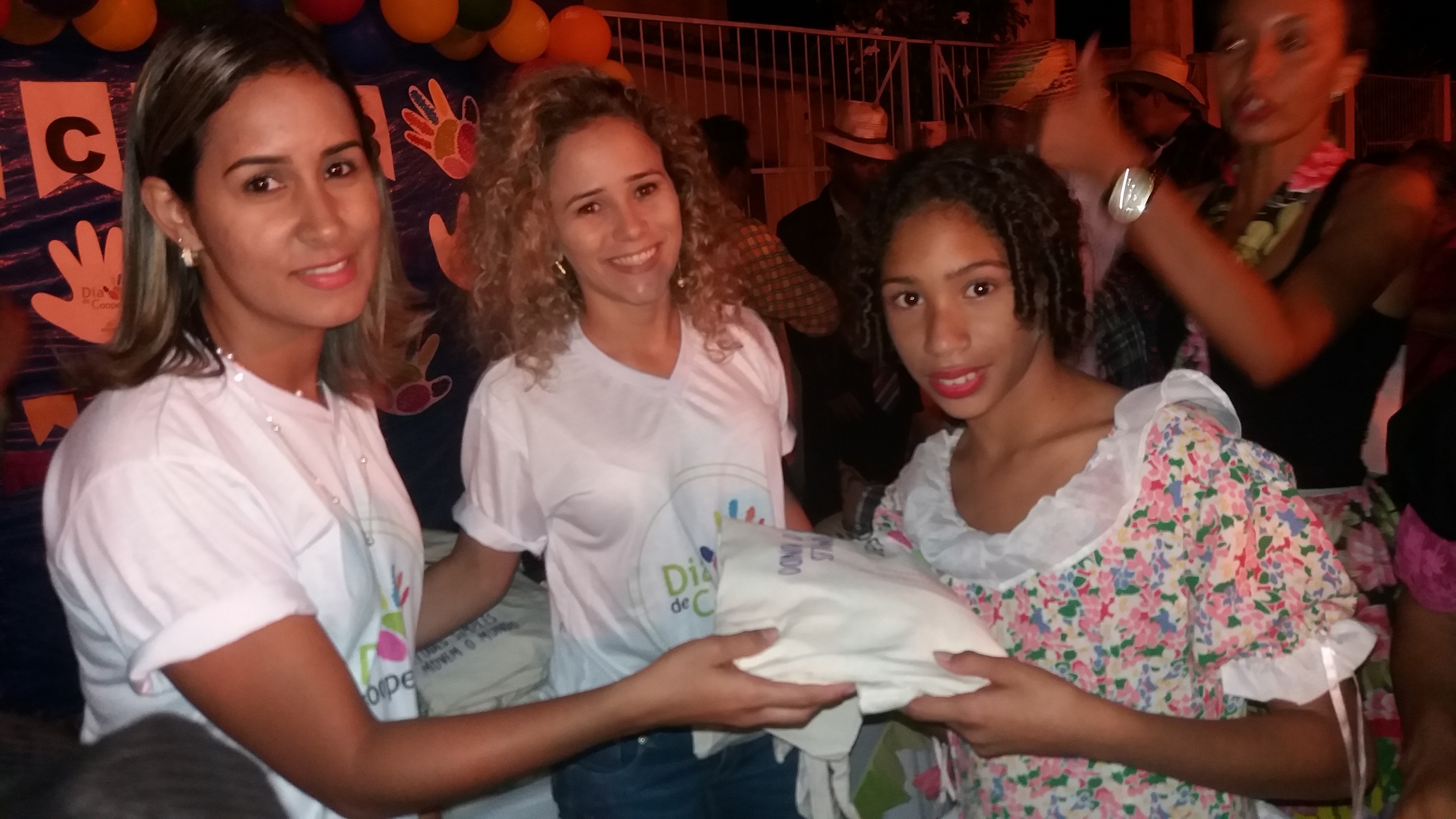 SICOOB Credipar realiza IV Arraiá com alunos da APAE durante o DIA C em Miranorte/TO