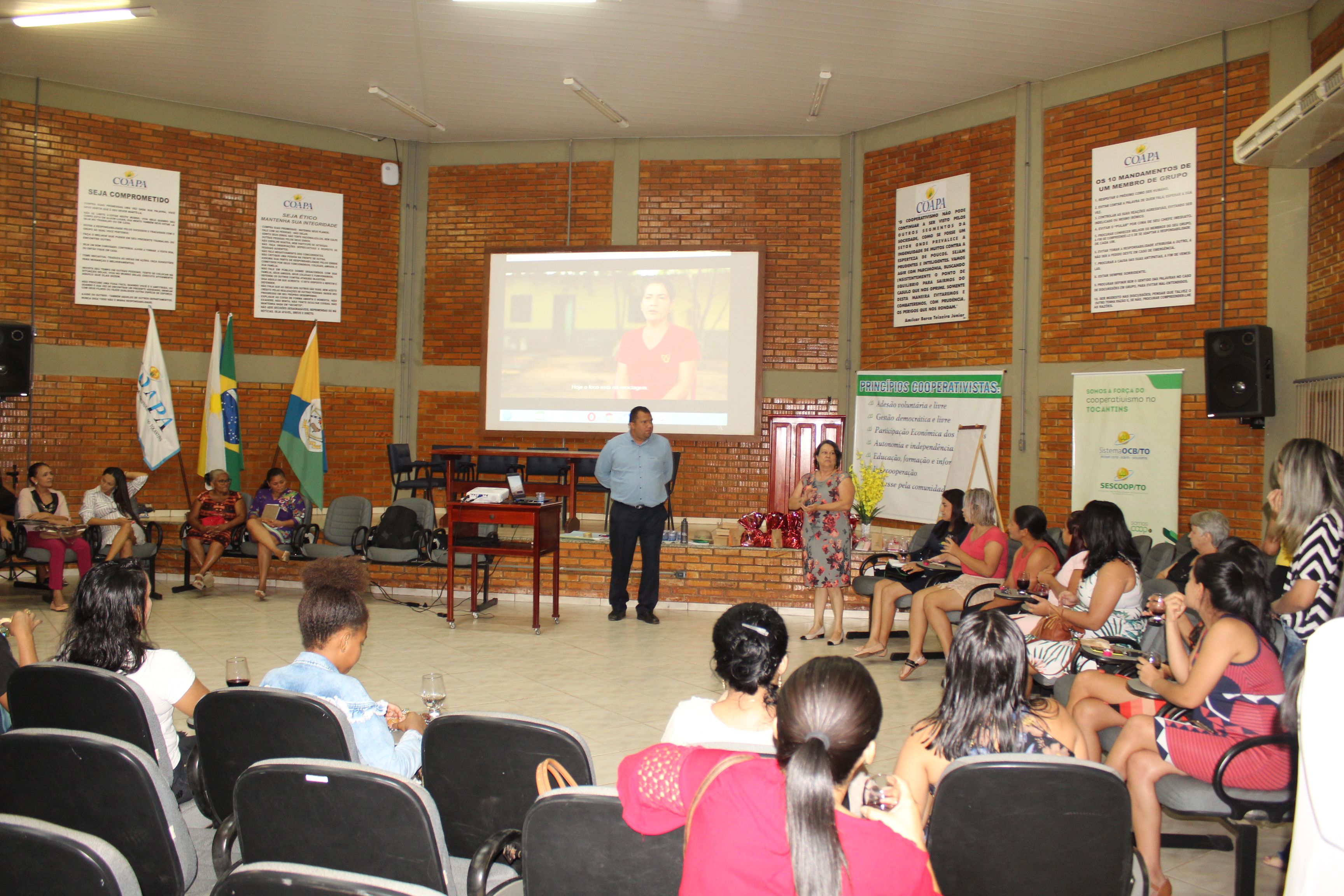 Encontro em Pedro Afonso promove debate sobre o papel da mulher no setor cooperativista