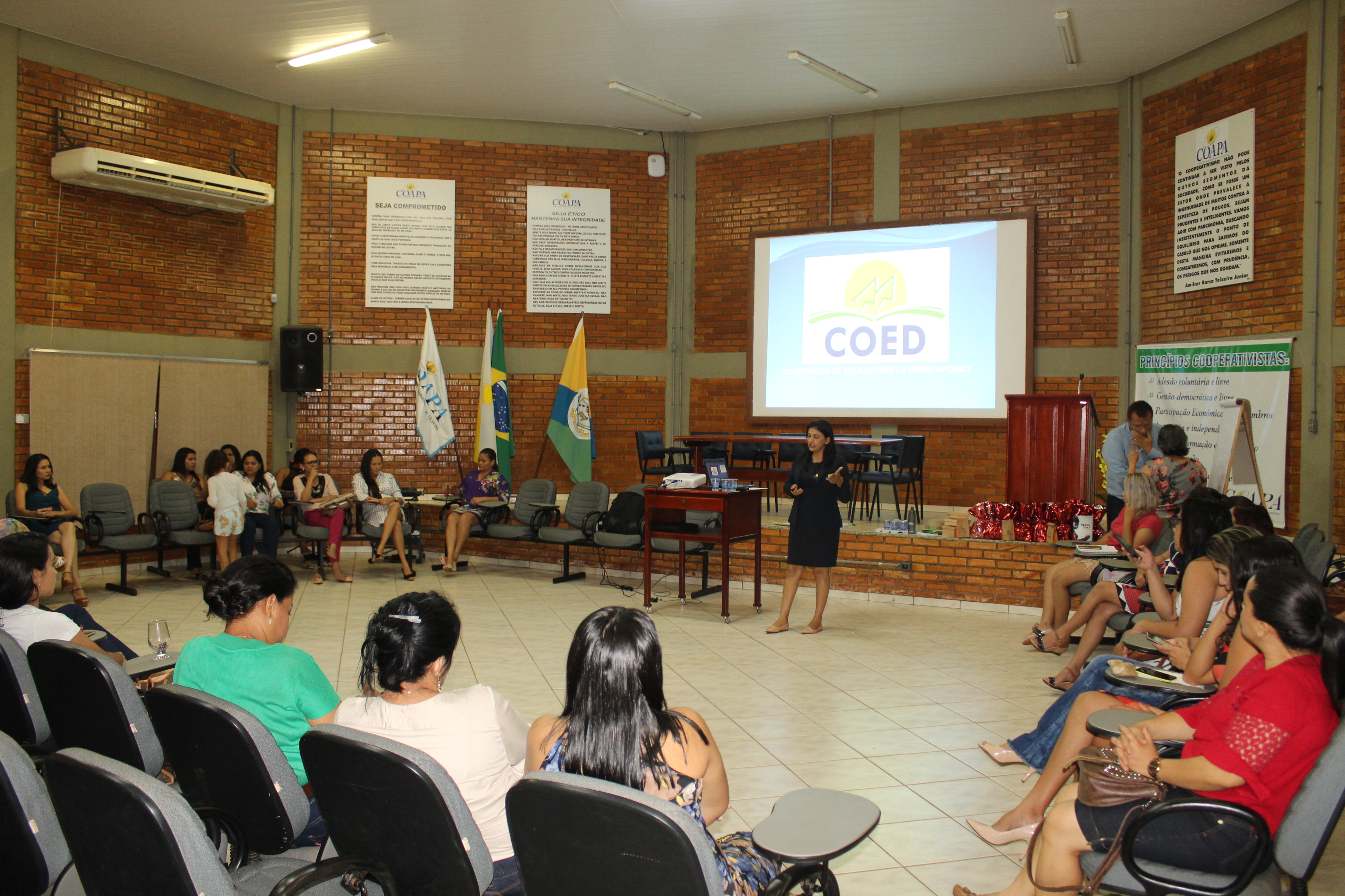 Encontro em Pedro Afonso promove debate sobre o papel da mulher no setor cooperativista