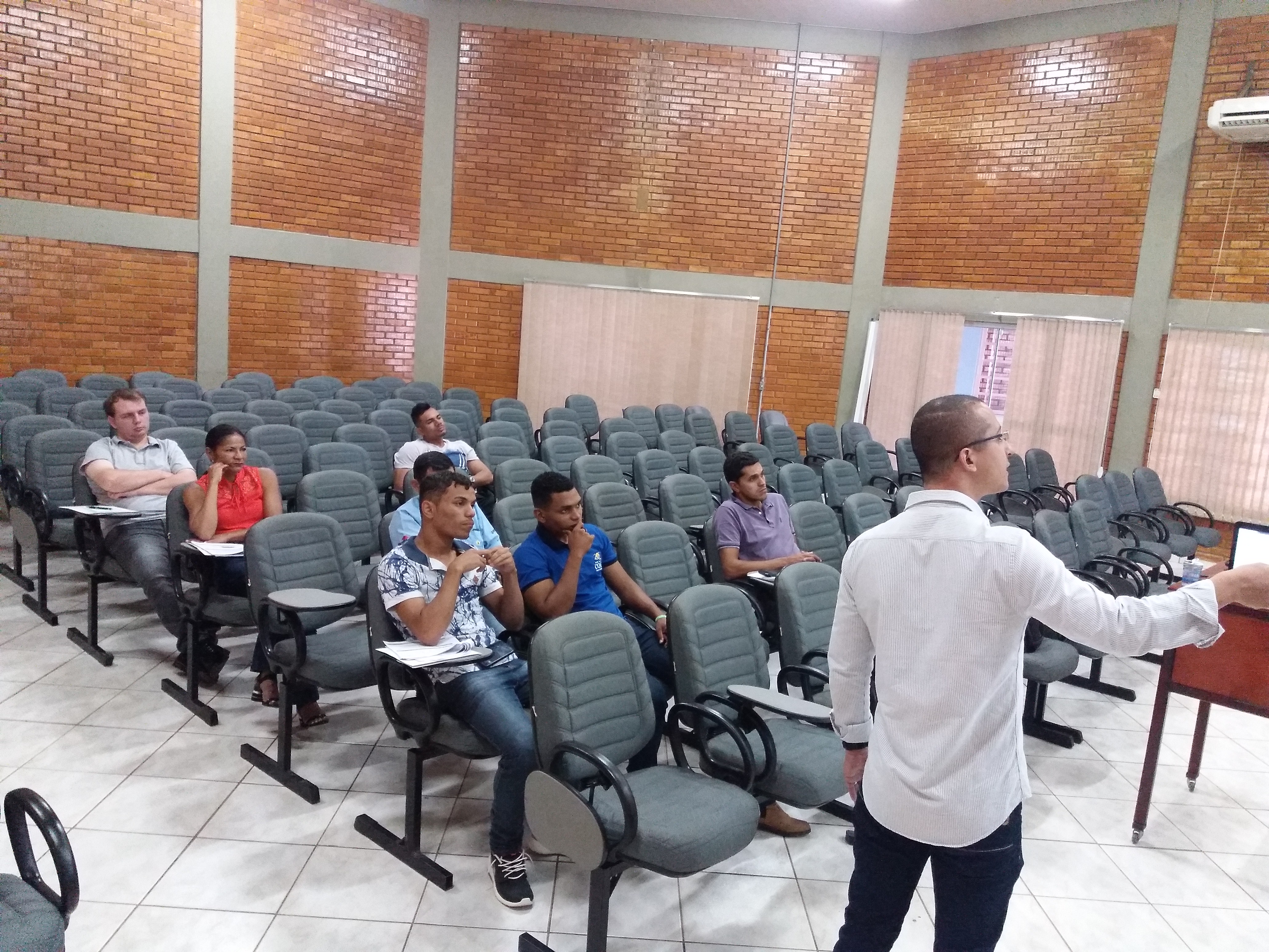 Curso Armazenagem e Reposição de Mercadorias