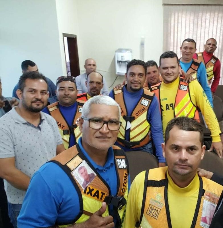 Para enfrentar a crise, cooperativa de mototaxistas de Araguaína vai além do transporte individual de pessoas
