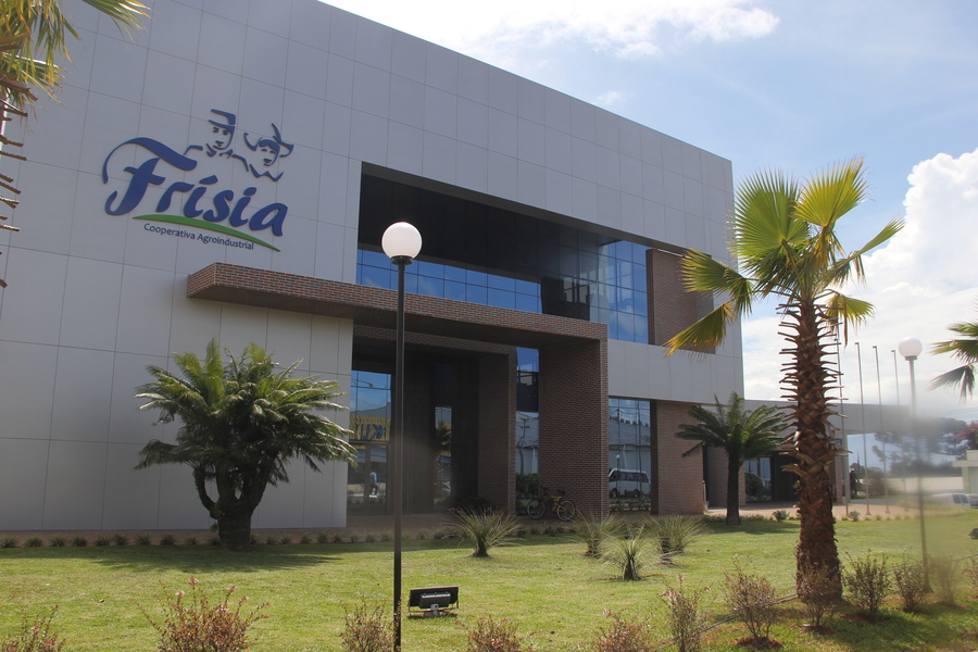 Frísia está entre as 15 maiores cooperativas agro do Brasil, segundo a Revista Forbes